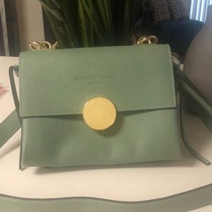 Super cute cross body bag.